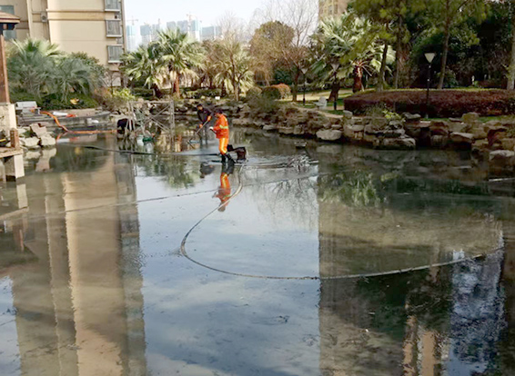 毛嘴镇景观池淤泥清理