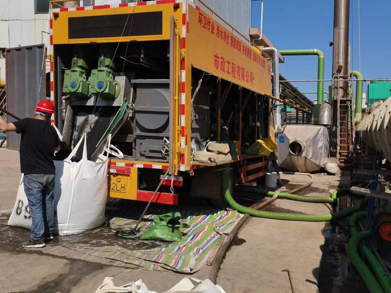 毛嘴镇淤泥压干处理